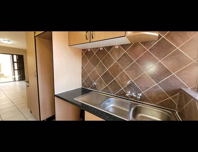 2 BEDROOM TOWNHOUSE FOR SALE IN ALBERTON NORTH